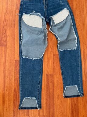 Rhinestone Peek-A-Boo Pocket Dark Blue Distressed Jeans